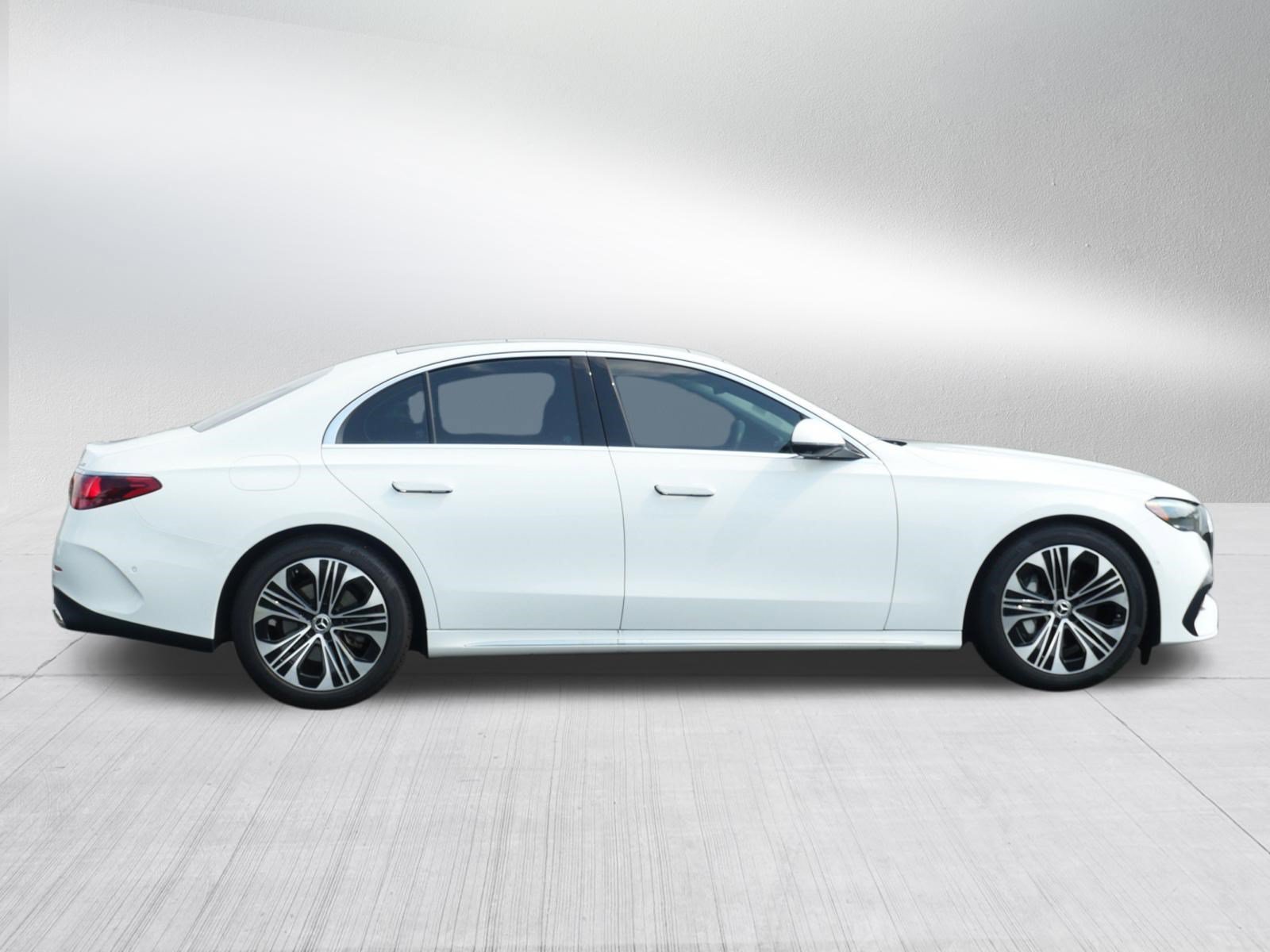 2025 Mercedes-Benz E-Class E350 - Photo 8
