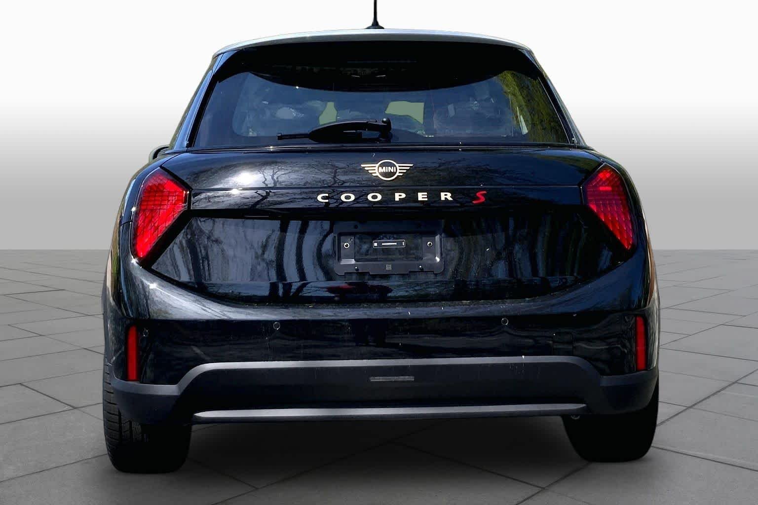 New 2026 Midnight Black II Metallic MINI Signature Plus image 4