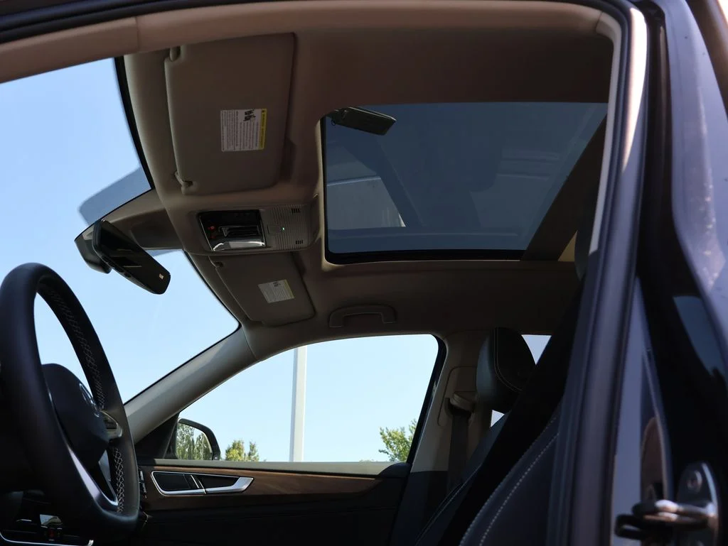 New 2026 Black Volkswagen SE w/Technology image 33