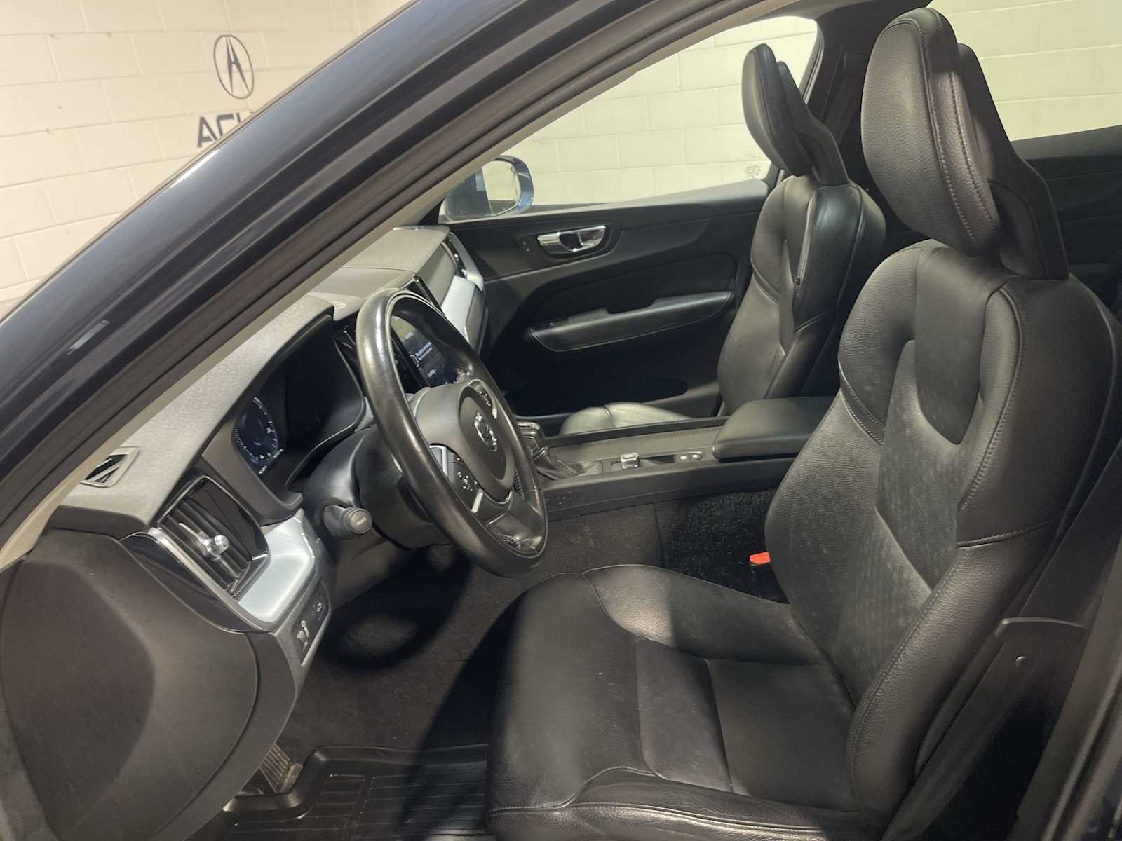 Used 2018 Volvo XC60 Momentum with VIN YV4102RK6J1044033 for sale in Verona, NJ