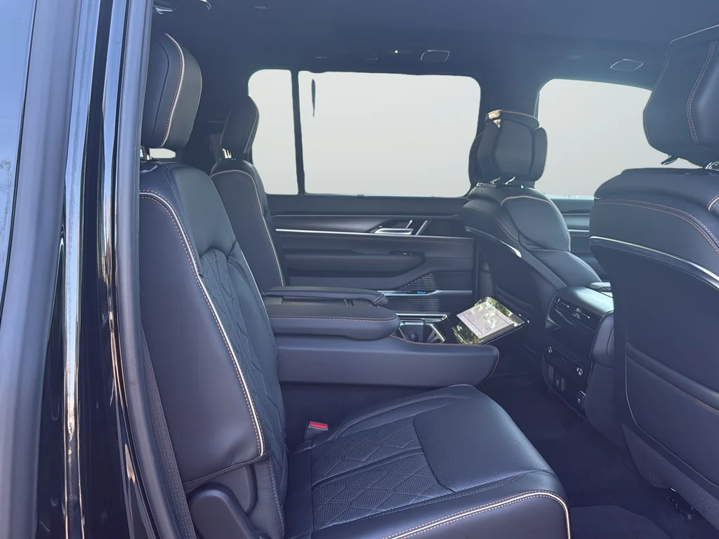 New 2026 High Gloss Black Exterior Paint Jeep Summit Reserve image 37