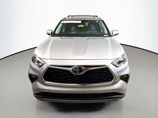 Certified Used 2025 CELESTIAL SILVER Toyota  image 2