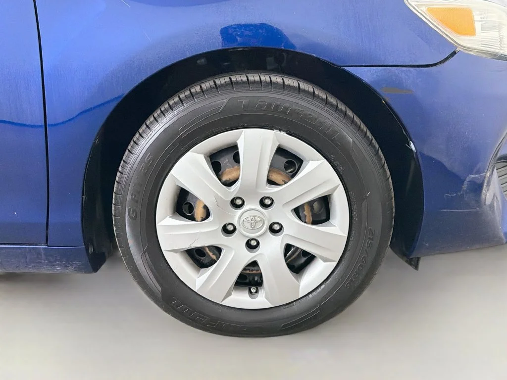 Used 2010 Blue Toyota LE image 26
