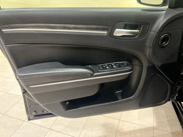 2019 Chrysler 300 Touring - Photo 20