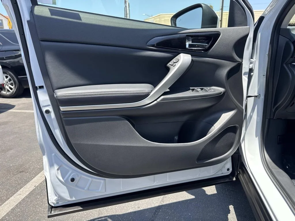 New 2026 White Mitsubishi SE 1.5T S-AWC image 20