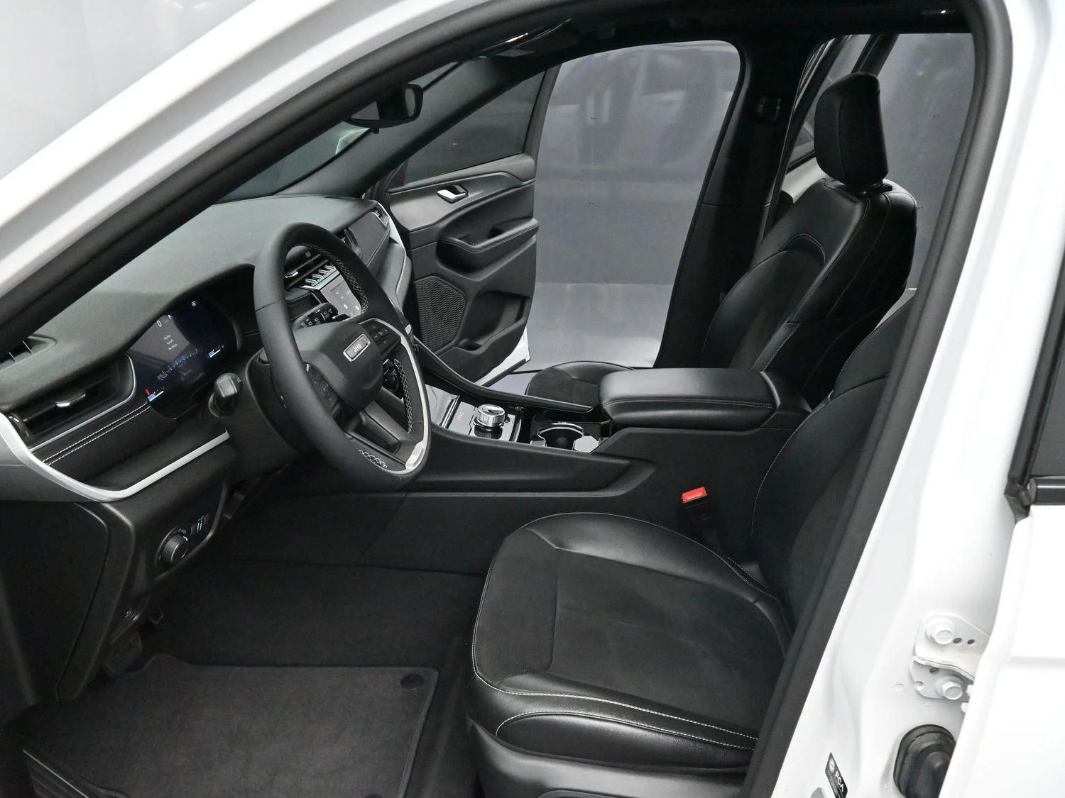 Used 2023 White Jeep Altitude image 11