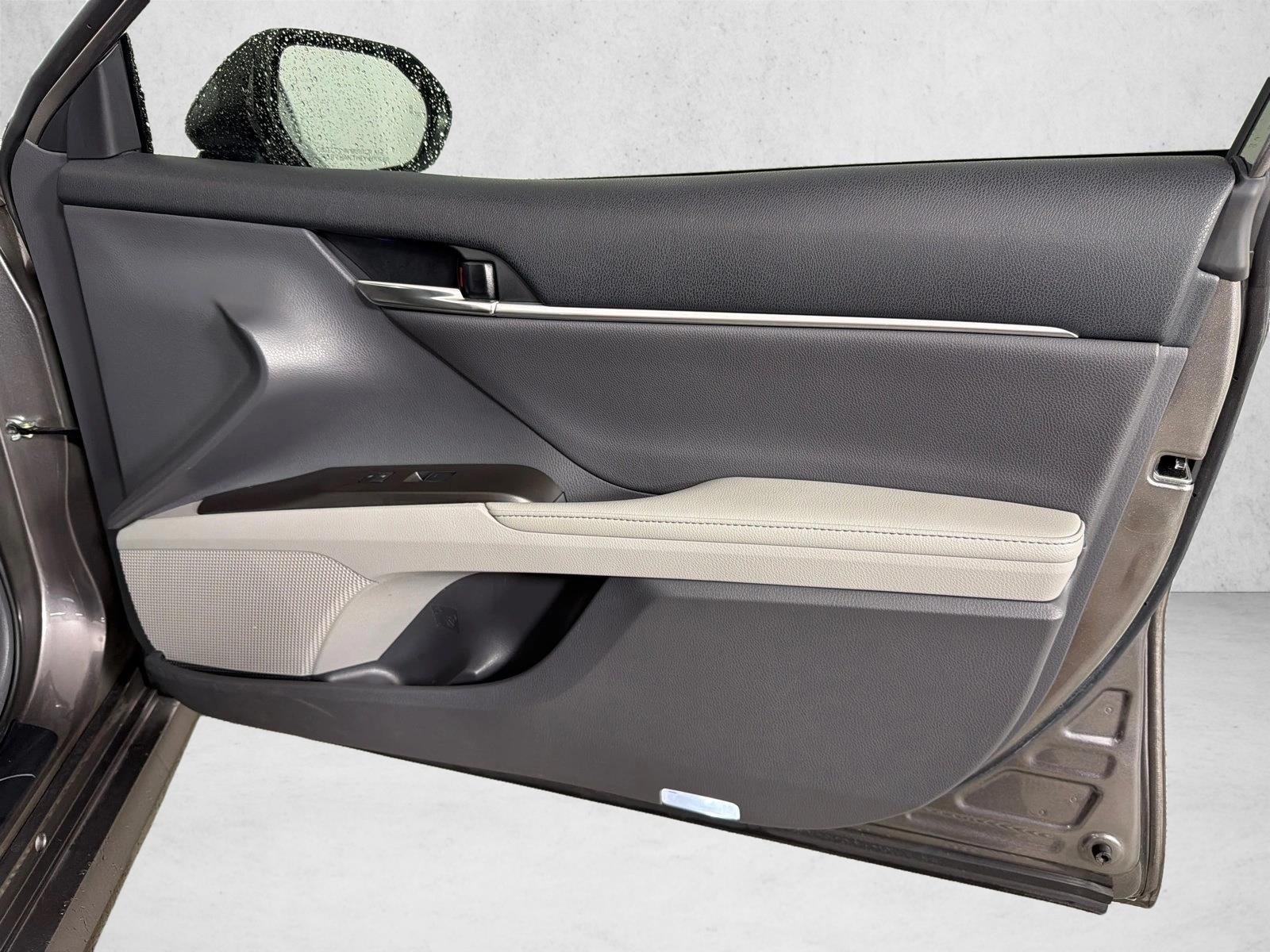 Used 2022 Celestial Silver Metallic Toyota Hybrid XLE image 14