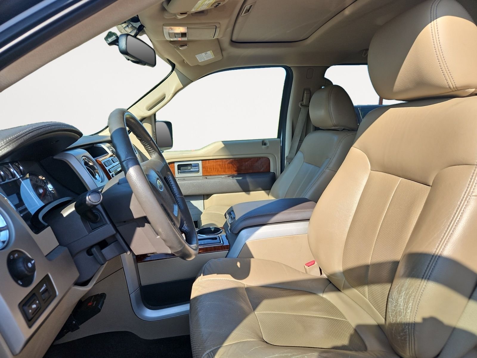 Used 2010  Ford Lariat image 9