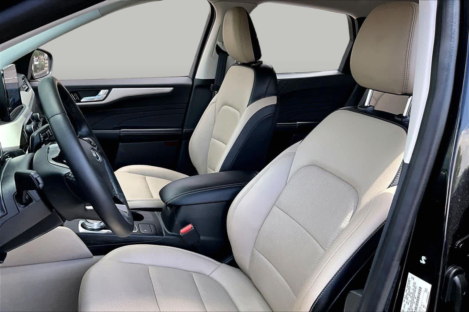 Used 2022 Agate Black Metallic Ford SEL Hybrid image 9