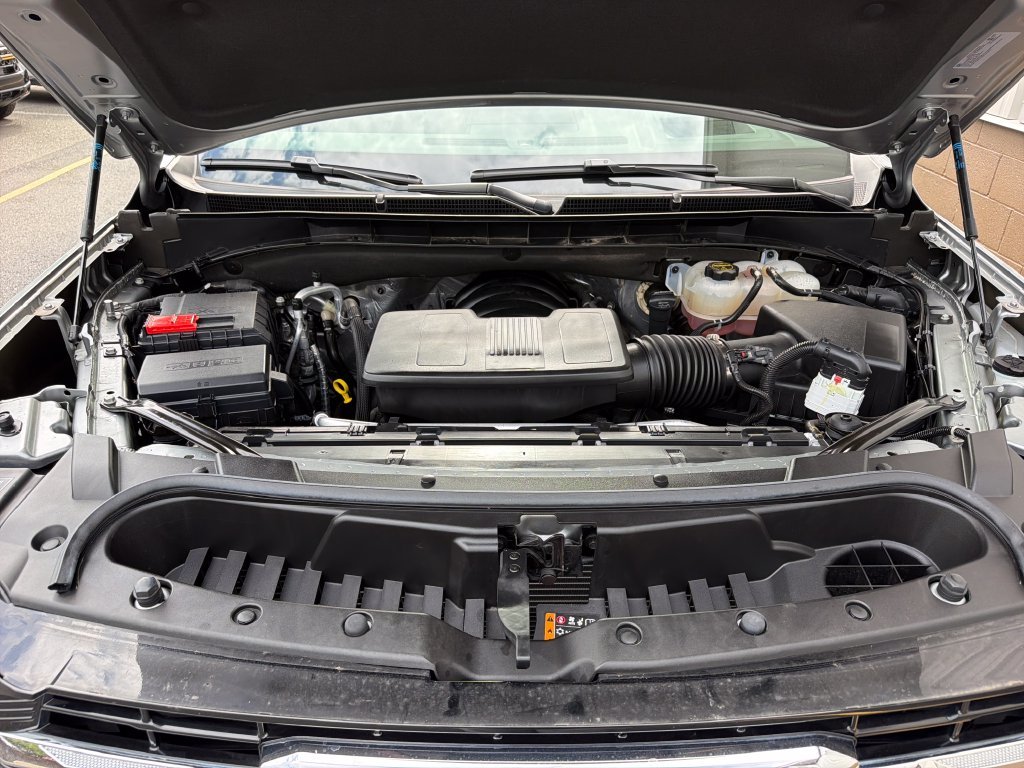 Used 2025 Sterling Metallic GMC Elevation image 40