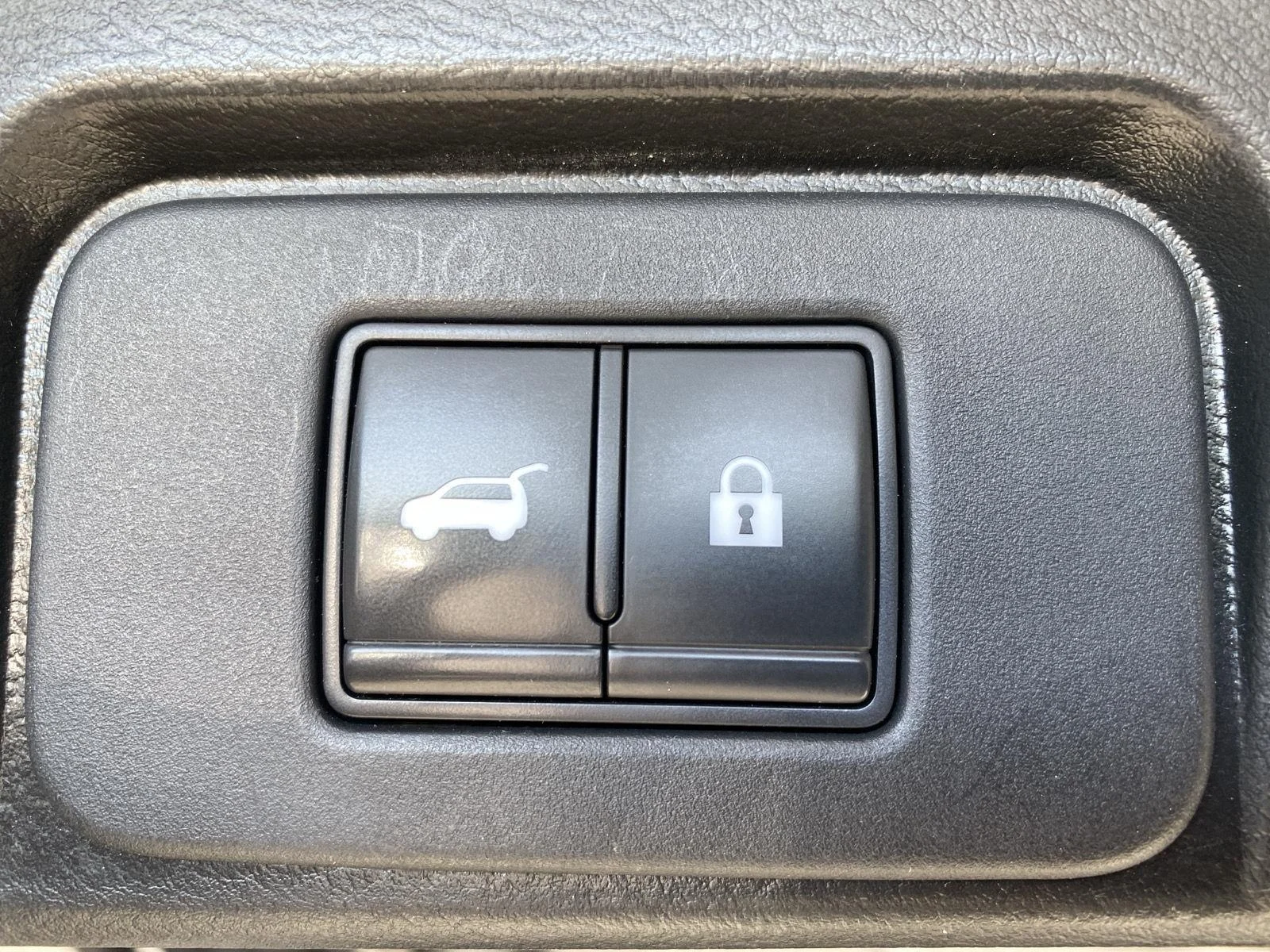 Used 2021 Brilliant Silver Metallic Nissan SV image 8