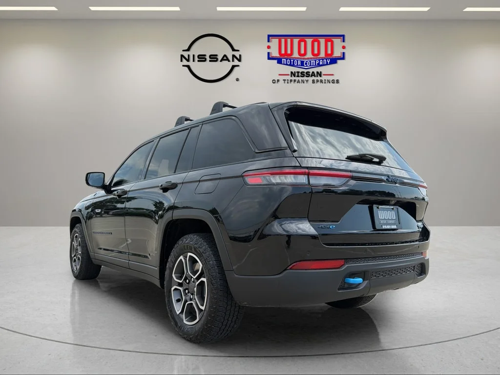 Used 2022 Diamond Black Crystal Pearlcoat Jeep Trailhawk 4xe image 4