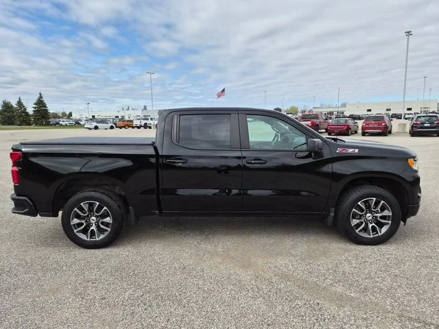 Used 2022 Black Chevrolet RST image 4