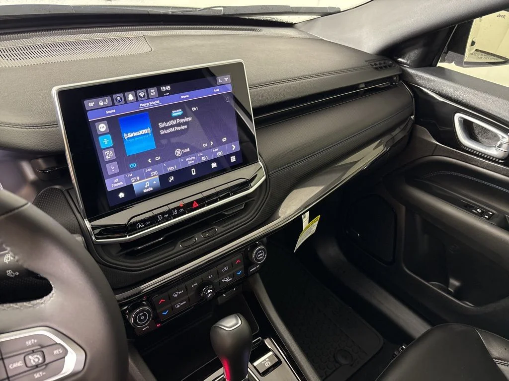 New 2026 White Jeep Latitude image 24