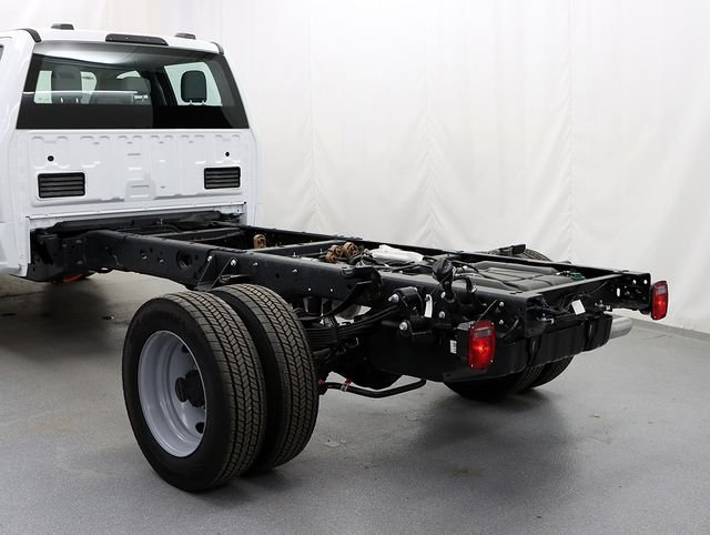 New 2026 Oxford White Ford F-450® XL image 7