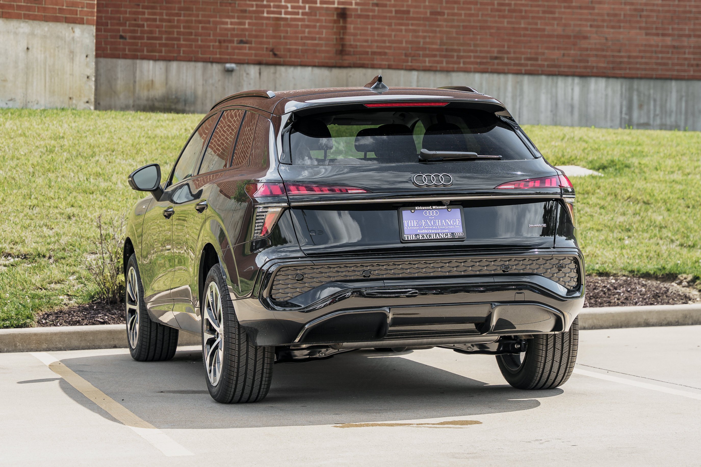 New 2026 MYTHOS BLACK Audi S line image 4