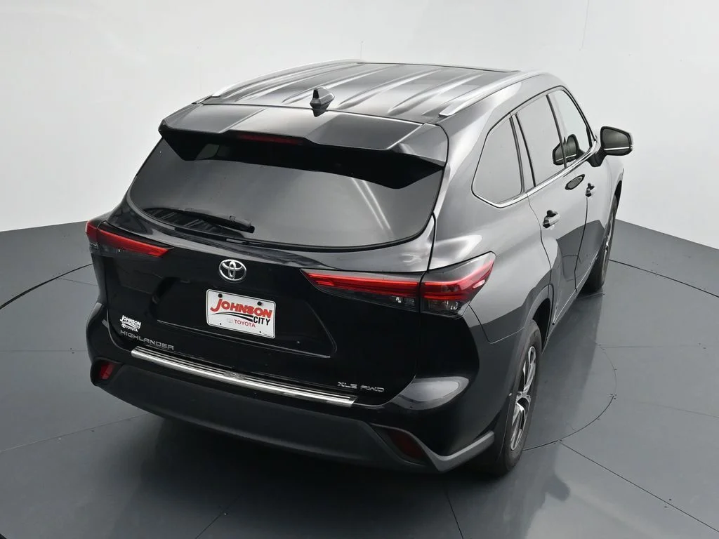 Used 2022 Black Toyota XLE image 23