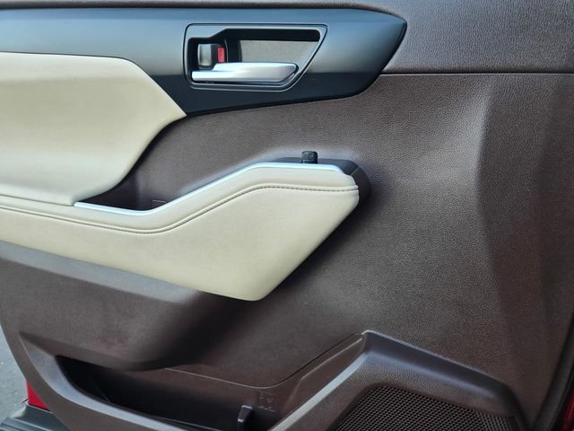 Used 2020 Red Toyota XLE image 19