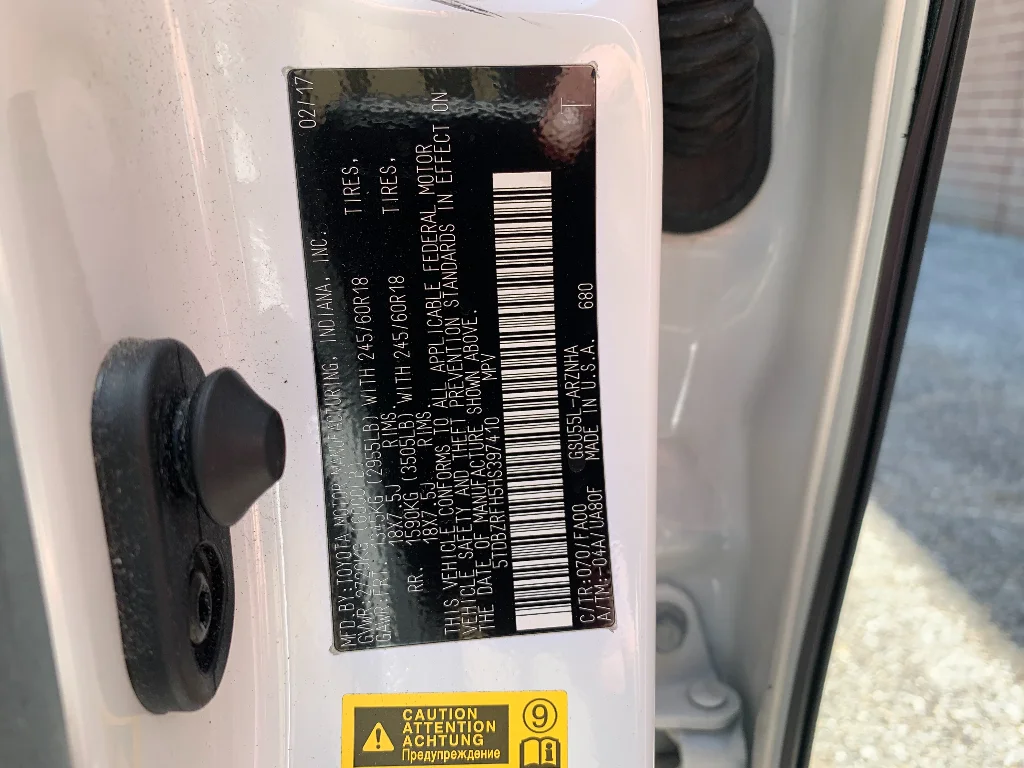 Used 2017 Blizzard Pearl Toyota LE Plus image 33
