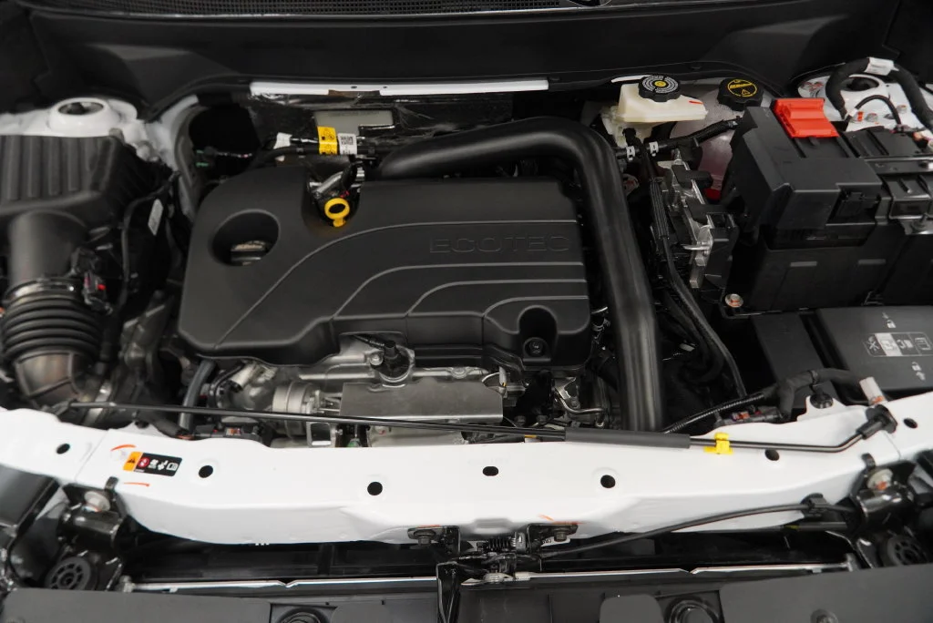 New 2027 Summit White Chevrolet LT image 40