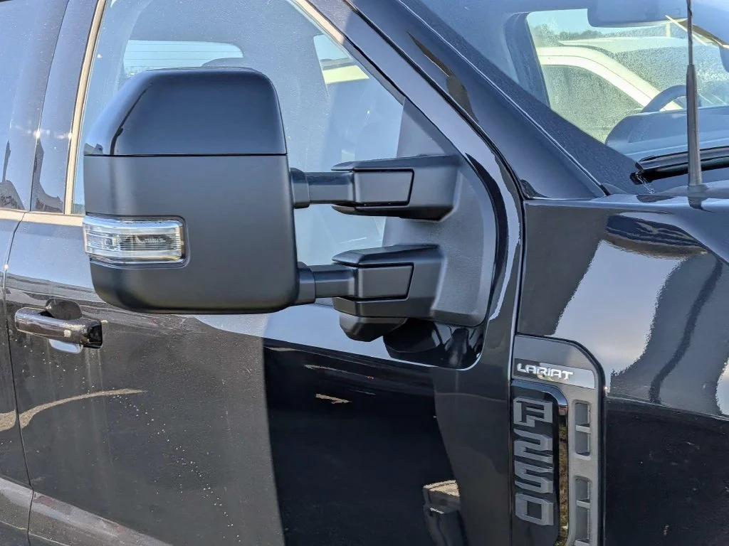 New 2027 Agate Black Metallic Ford F-250® Lariat® image 7
