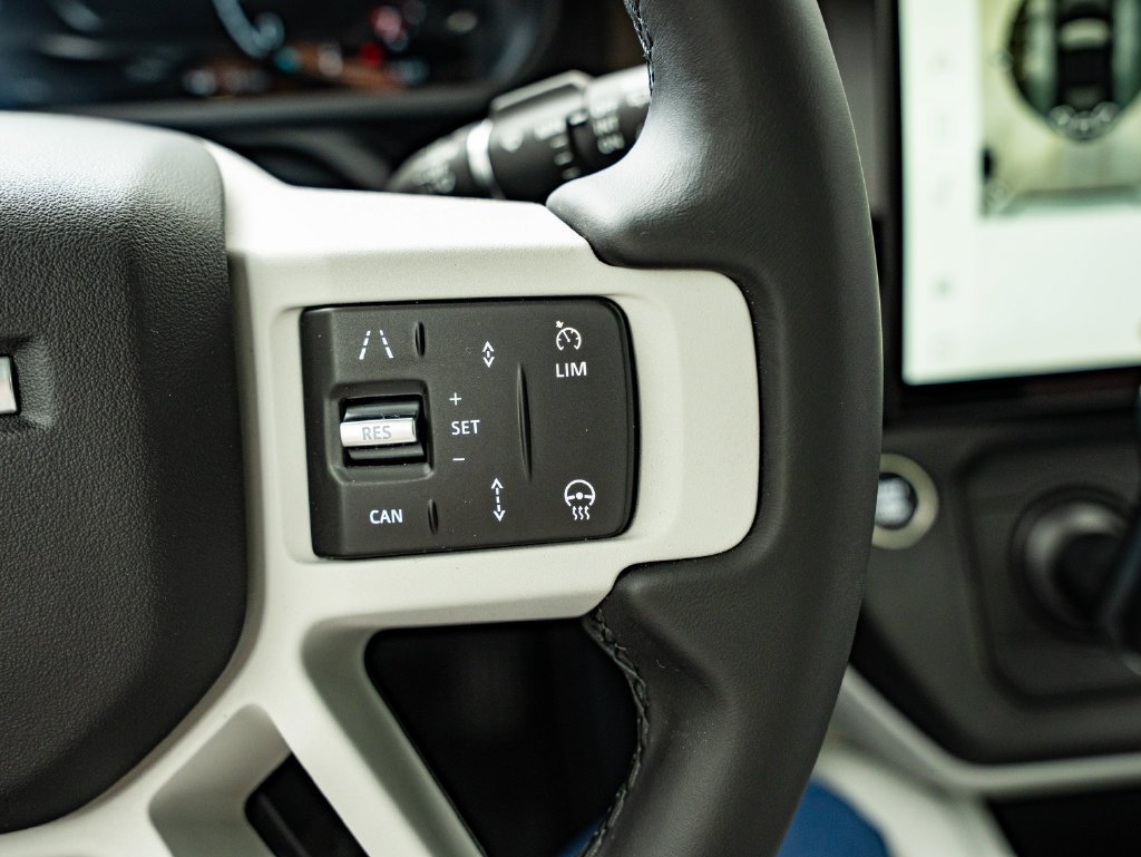 New 2026 Tasman Blue Land Rover X-Dynamic SE image 29