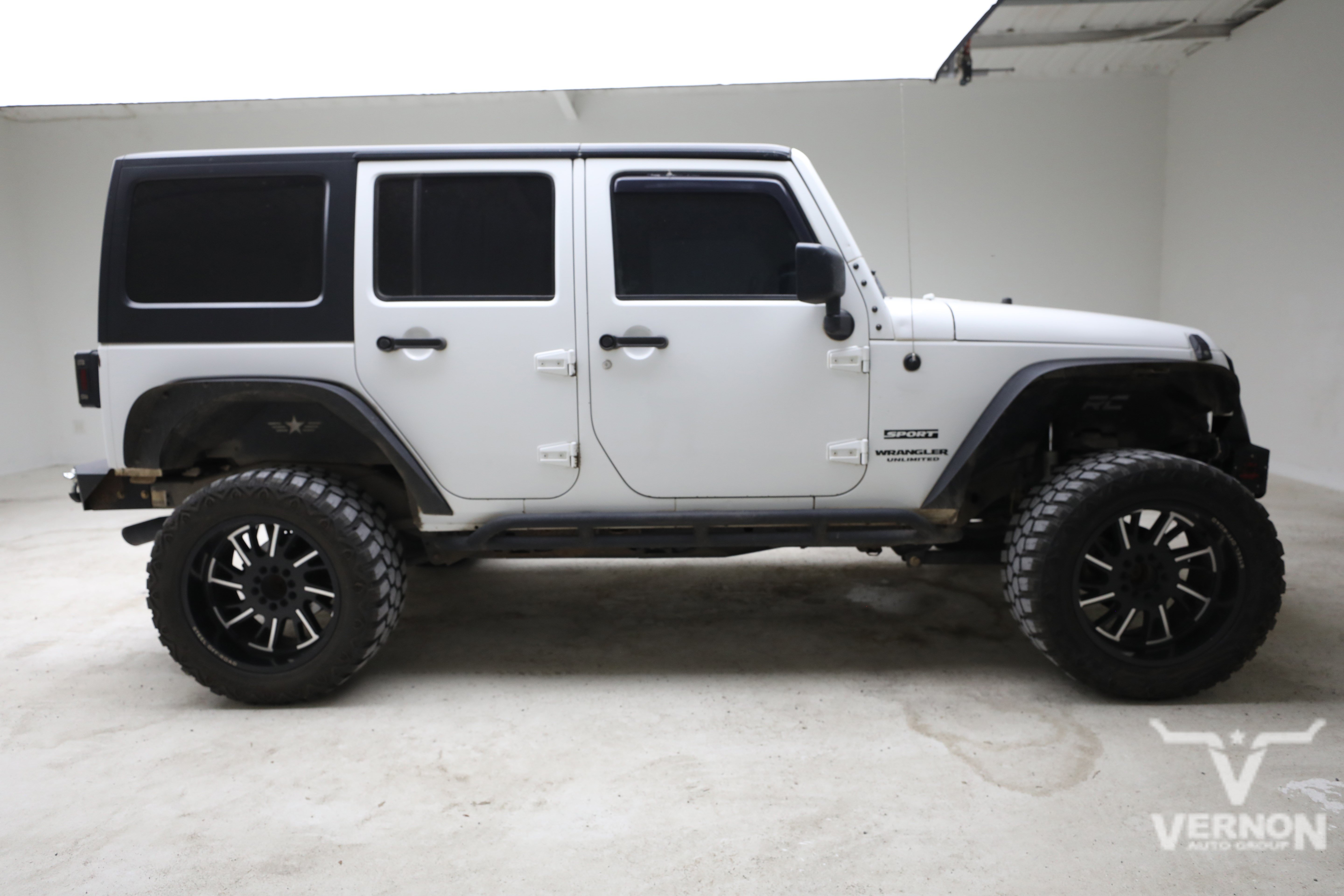 Used 2015 Bright White Clearcoat Jeep Y image 5