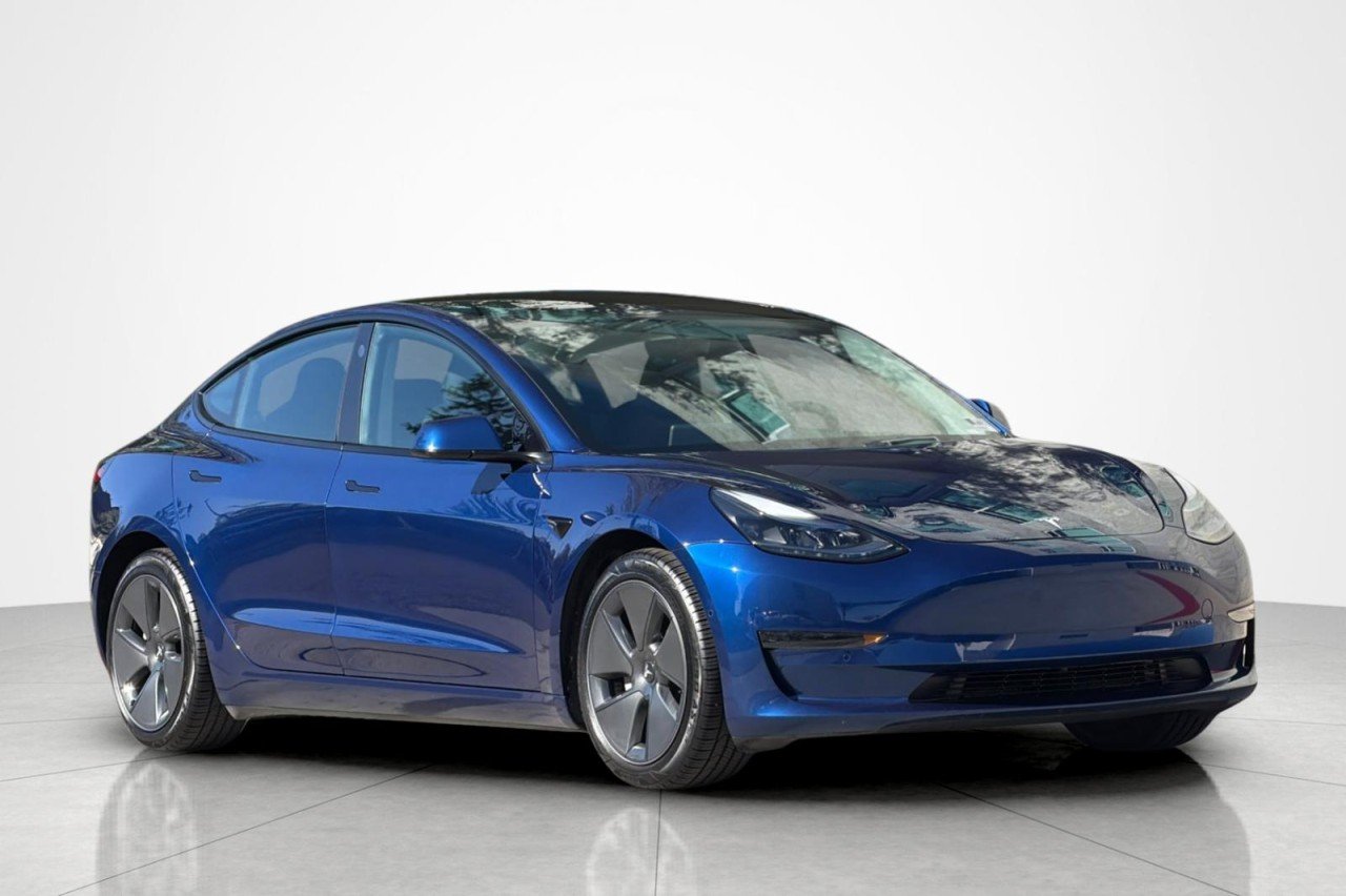 Used 2021  Tesla Standard Range Plus image 7