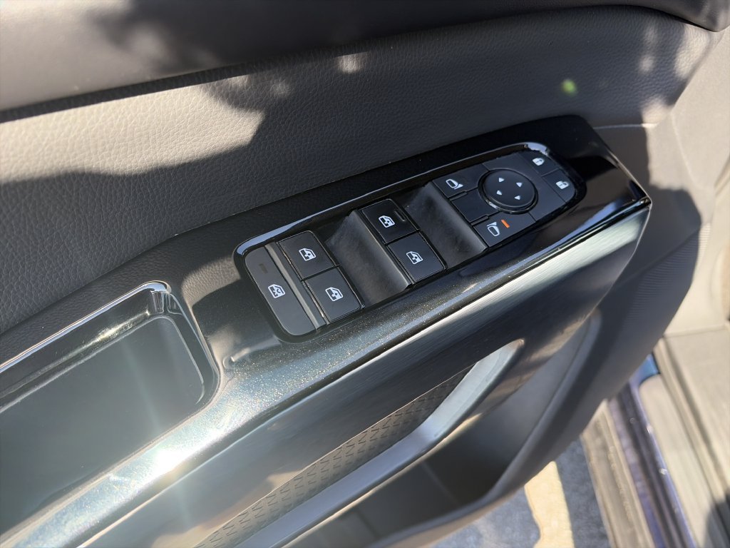 Used 2025 Blue Nissan SL image 18