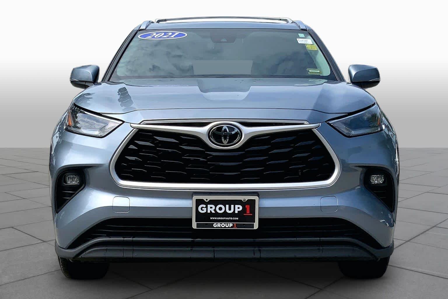 Used 2021 Moon Dust Toyota XLE image 4