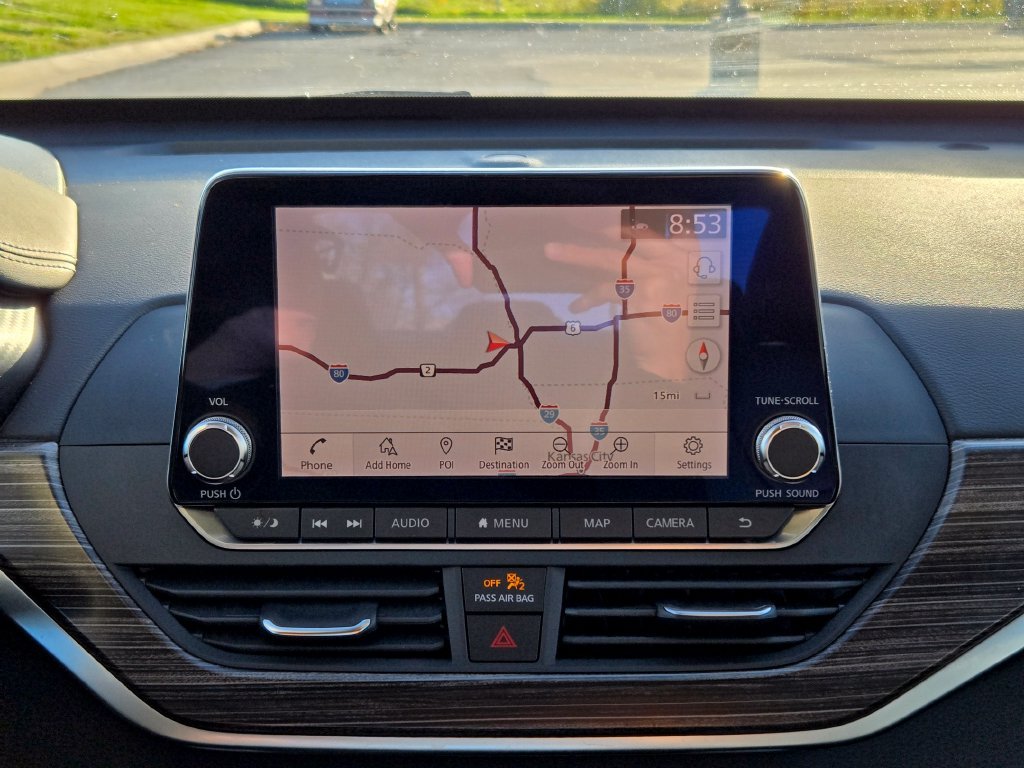 Used 2019 White Nissan 2.5 SL image 21