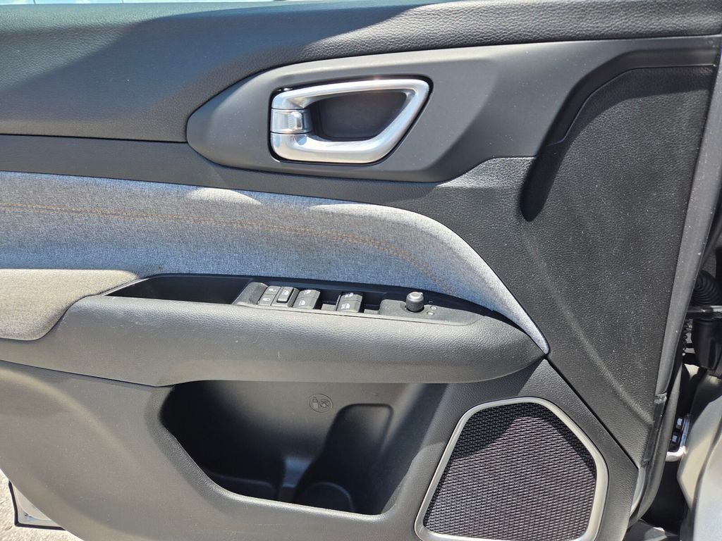 Used 2022 Silver Jeep Sport image 23