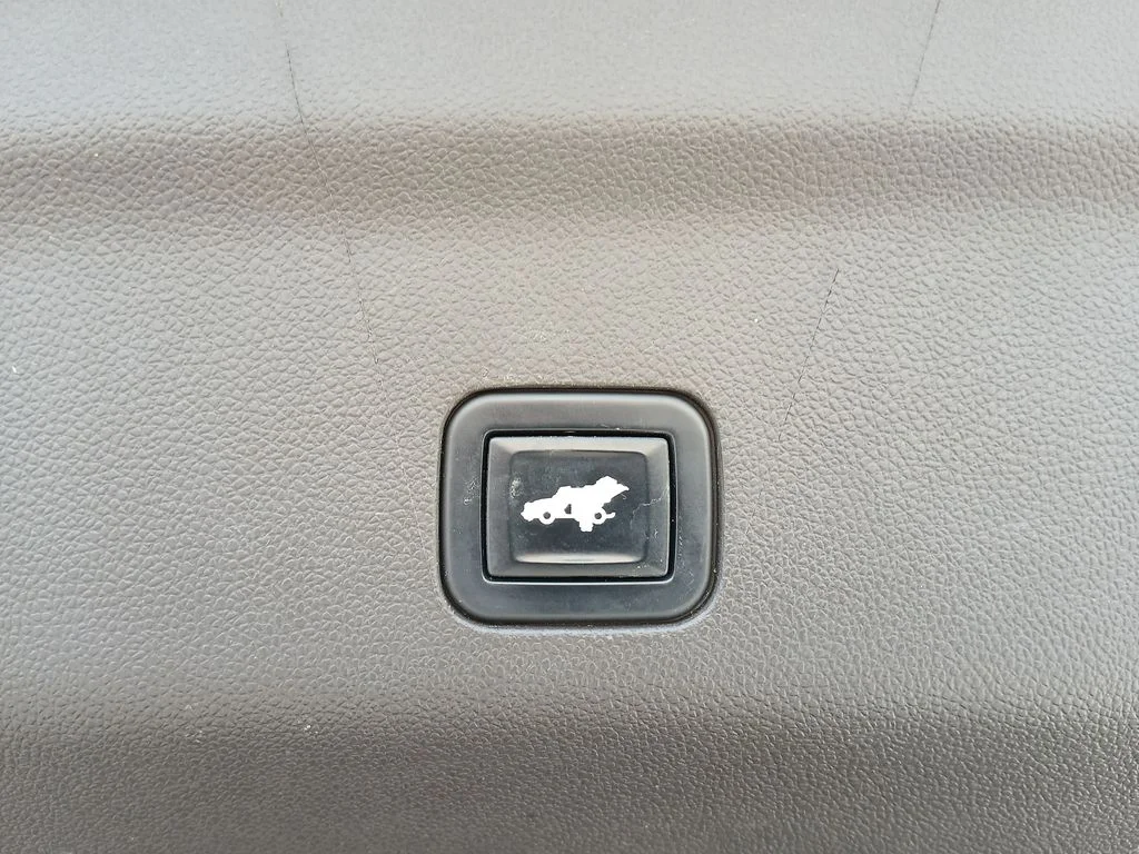 Used 2021 Gray Chevrolet Z71 image 21