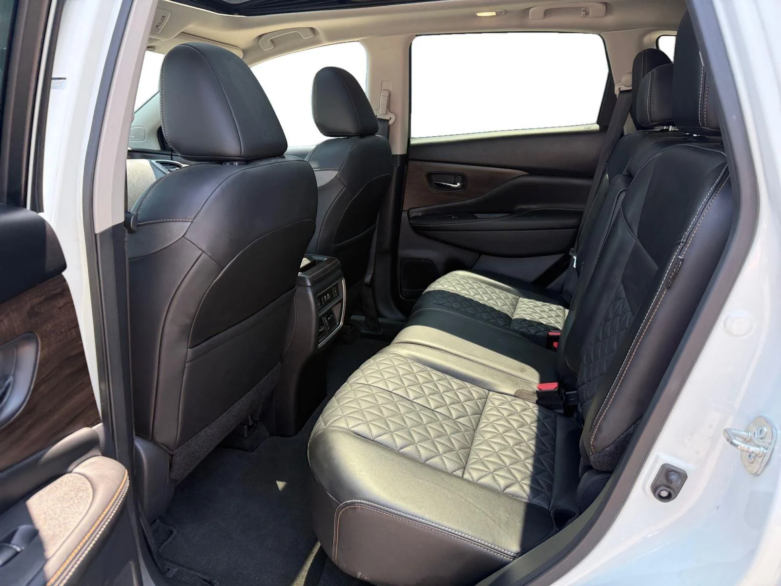 Used 2022 WHIE Nissan Platinum image 21
