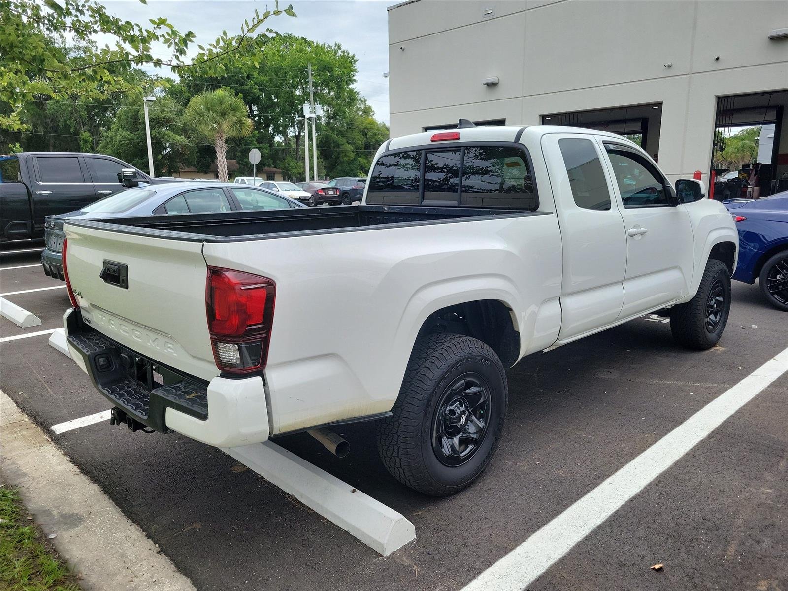 Used 2023 ICE CAP TOYOTA TRUCK SR image 3
