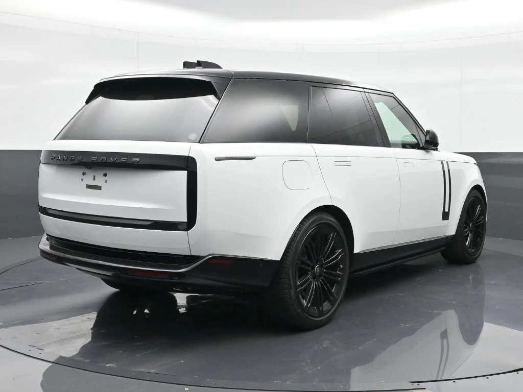 Used 2024 White Land Rover Autobiography image 5