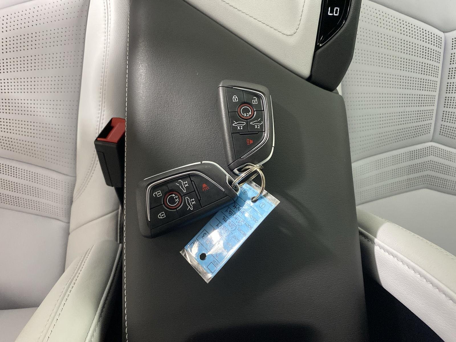 Used 2023 Arctic White Chevrolet 2LT image 3