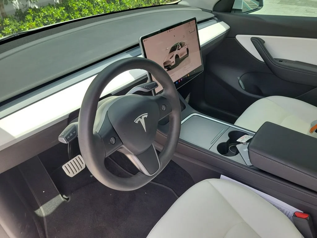 Used 2022 Pearl White Multi-Coat Tesla Performance image 17
