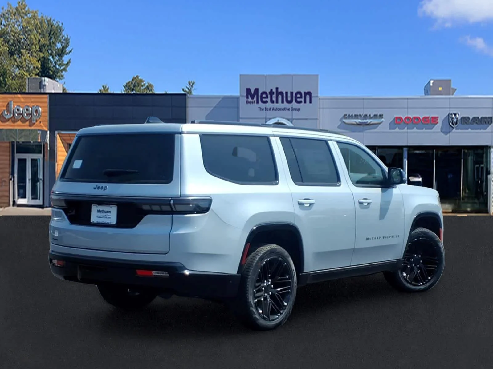 New 2026 Silver-Zynith Exterior Paint Jeep Limited Reserve image 8