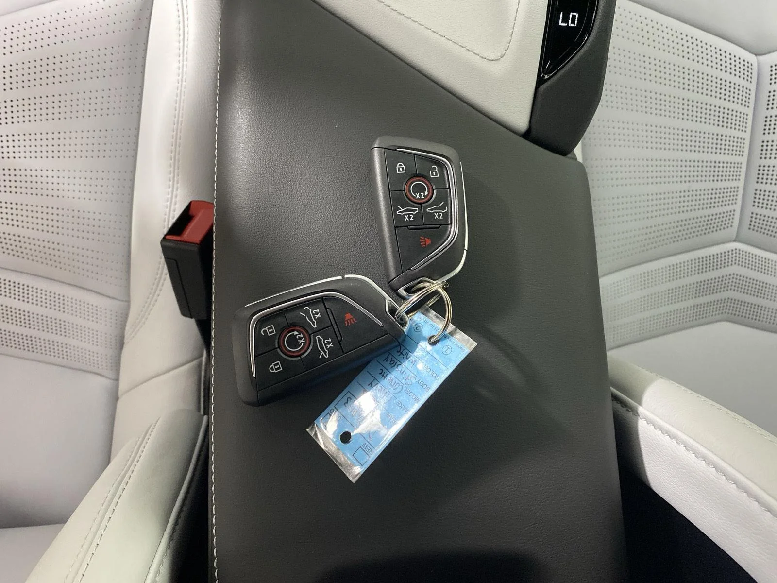 Used 2023 Arctic White Chevrolet 2LT image 3