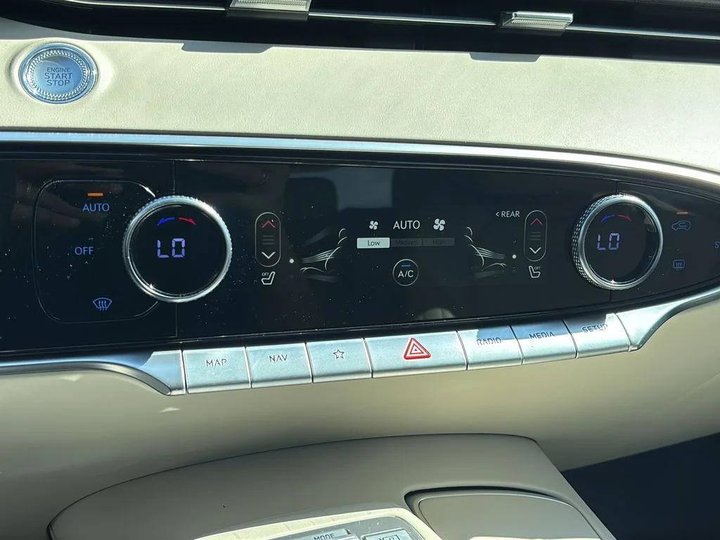 2025 GENESIS GV70 Standard - Photo 28