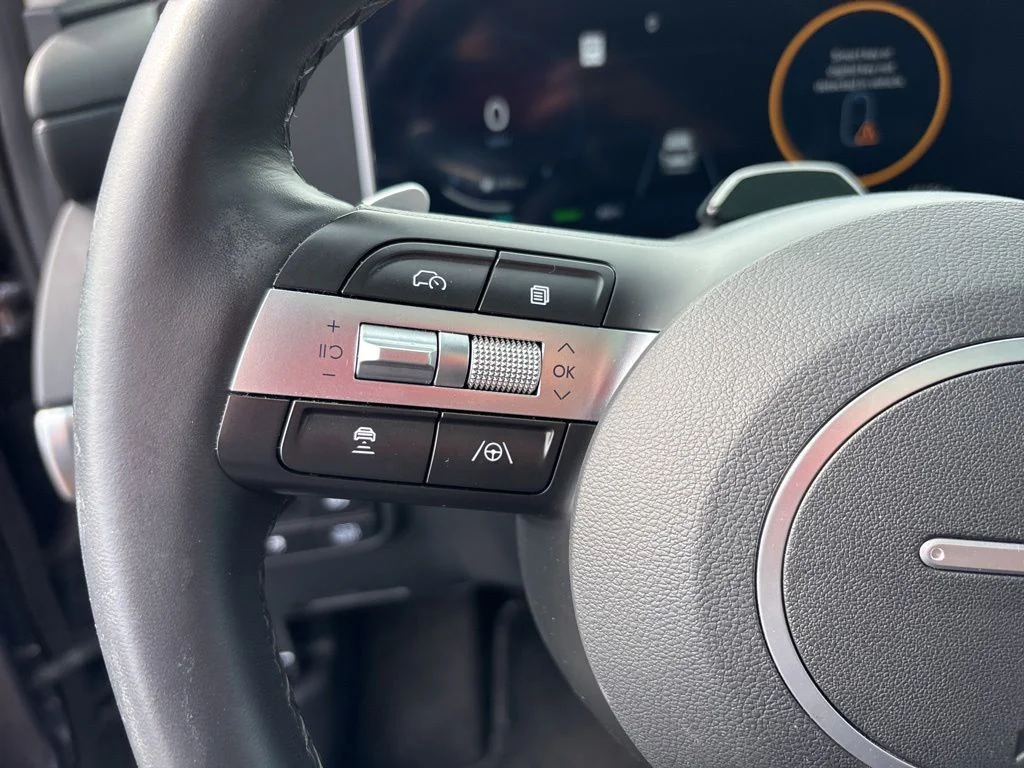 Used 2025 Gray Hyundai SEL Convenience image 16