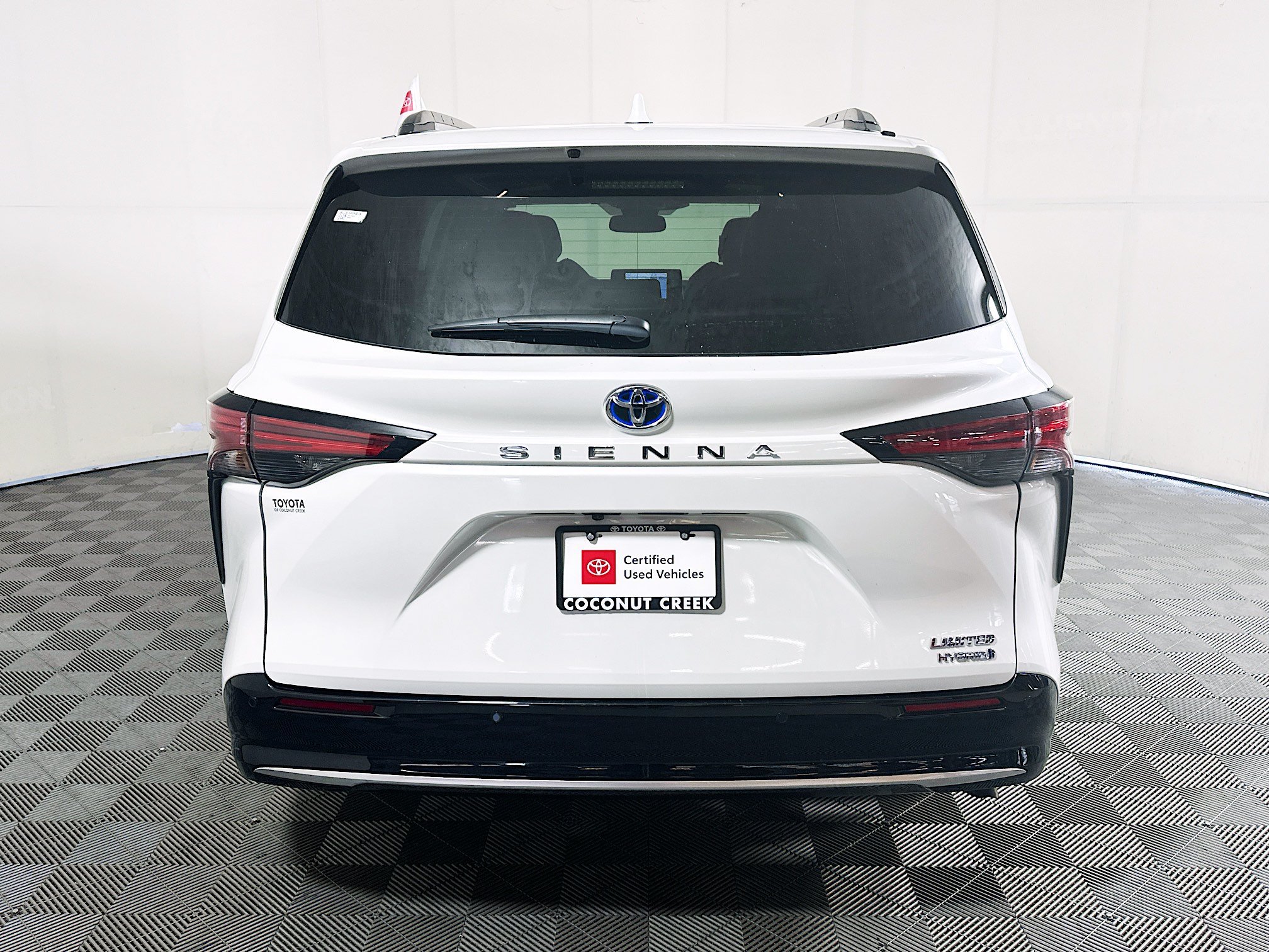 Used 2023 Pearl Toyota Limited image 4