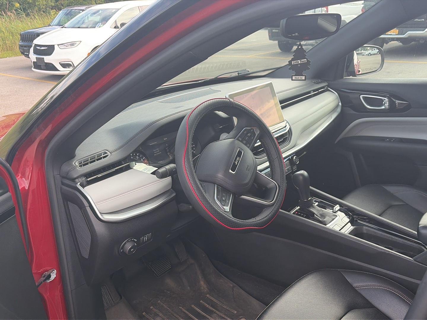 Used 2024 Red Hot Pearlcoat Jeep Limited image 5