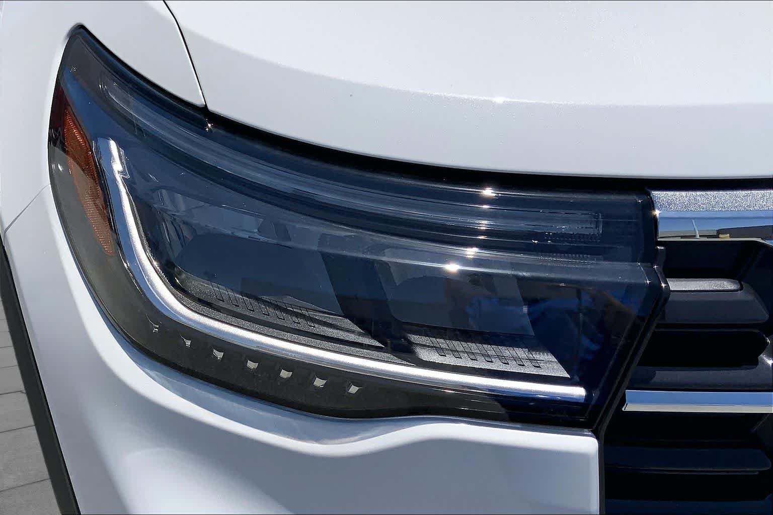 New 2026 Star White Metallic Tri-Coat Ford Active image 13