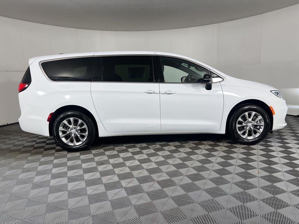 Used 2026 Bright White Clearcoat Chrysler Select image 11