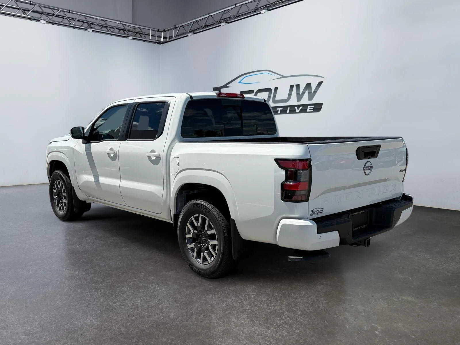 New 2026 GLACIER WHITE NISSAN CREW CAB 4X4 SV image 5