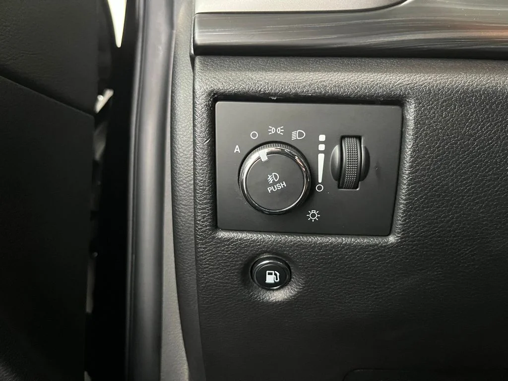 Used 2020 Black Jeep Laredo E image 13