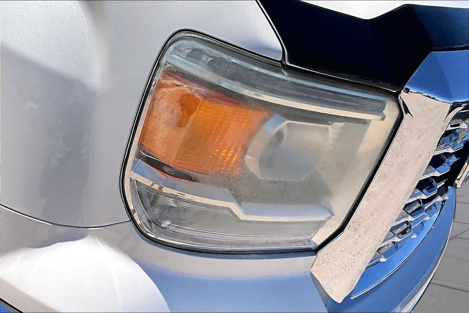 Used 2015 White Diamond Tricoat GMC SLT image 25