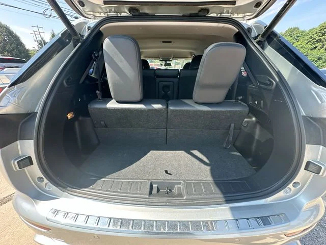 Used 2024 Silver Mitsubishi SE image 44